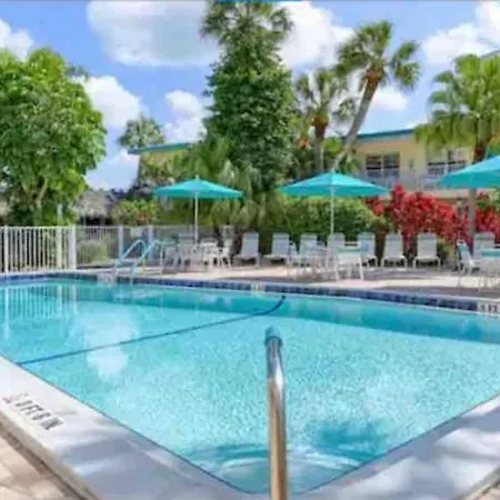 Malyn 122, Waterfront Condo, Few Blocks To Beach St. Pete Beach Exterior photo