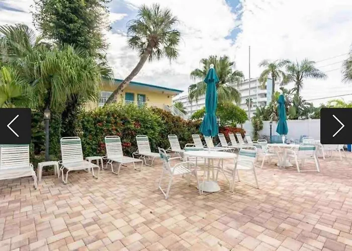 Malyn 122, Waterfront Condo, Few Blocks To Beach