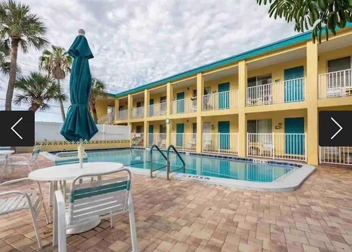 Malyn 122, Waterfront Condo, Few Blocks To Beach