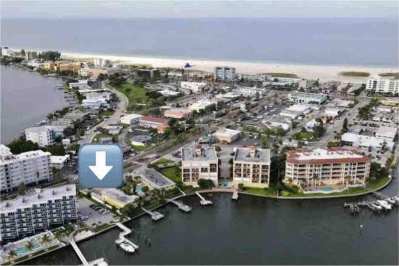 Malyn 122, Waterfront Condo, Few Blocks To *