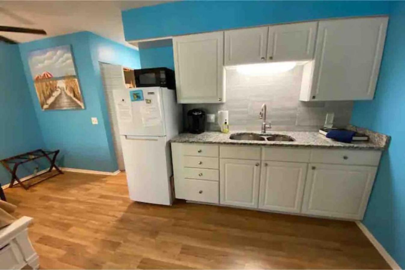 Apartment Malyn 122, Waterfront Condo, Few Blocks To