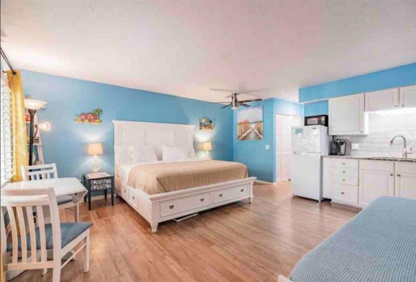 Apartment Malyn 122, Waterfront Condo, Few Blocks To St. Pete Beach