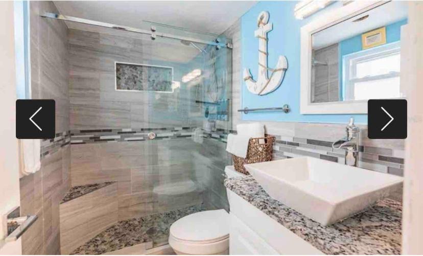 Malyn 122, Waterfront Condo, Few Blocks To Apartment