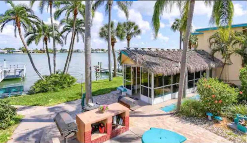 Apartment Malyn 122, Waterfront Condo, Few Blocks To